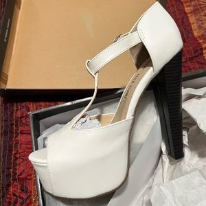 Leila Stone Lael - White/Black high heel size 6.5.
